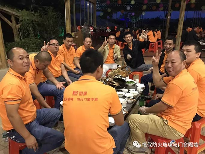 主題：“團結”與“效率”！精誠團結、再創新高！ --記公司在2017年10月17日組織了一場高明盈香戶外拓展旅游活動