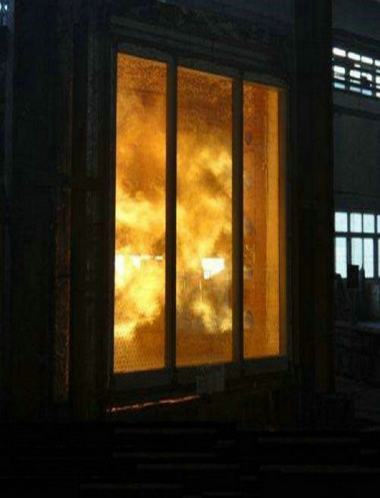 當(dāng)今社會(huì)防火玻璃的發(fā)展趨勢(shì)