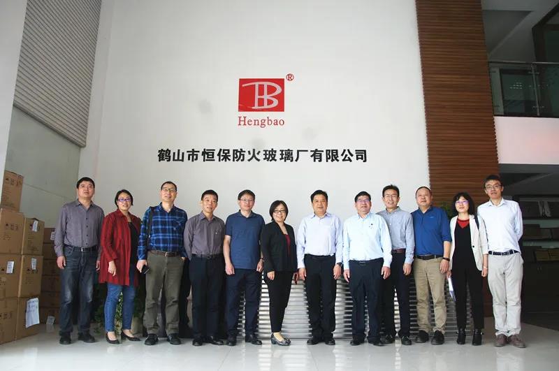 國(guó)家重點(diǎn)科研項(xiàng)目——復(fù)合防火玻璃制造技術(shù)與產(chǎn)業(yè)示范線順利通過(guò)專(zhuān)家組現(xiàn)場(chǎng)驗(yàn)收
